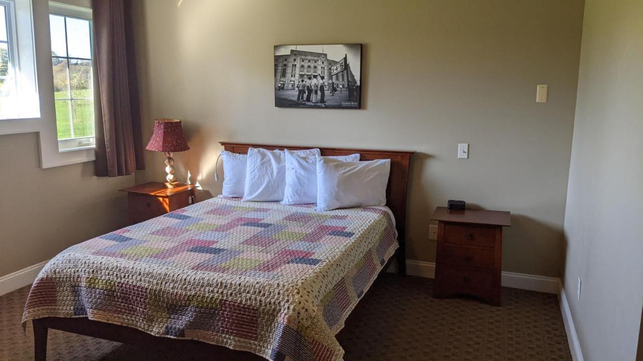 The Meadowlark Inn East Springfield ภายนอก รูปภาพ