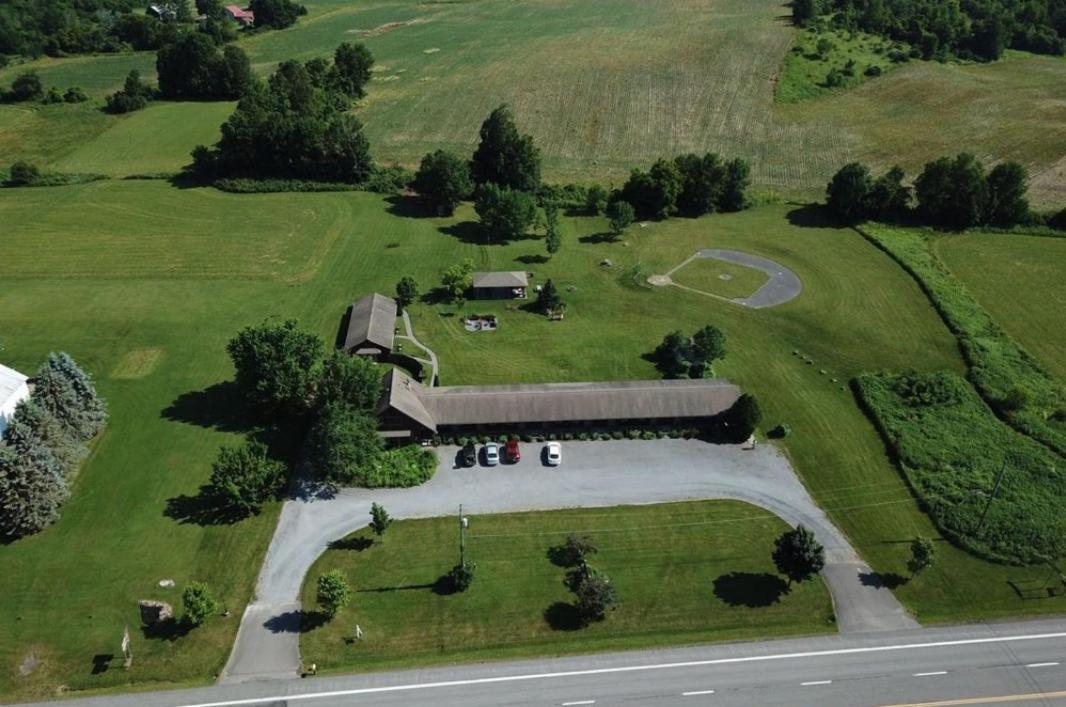 The Meadowlark Inn East Springfield ภายนอก รูปภาพ